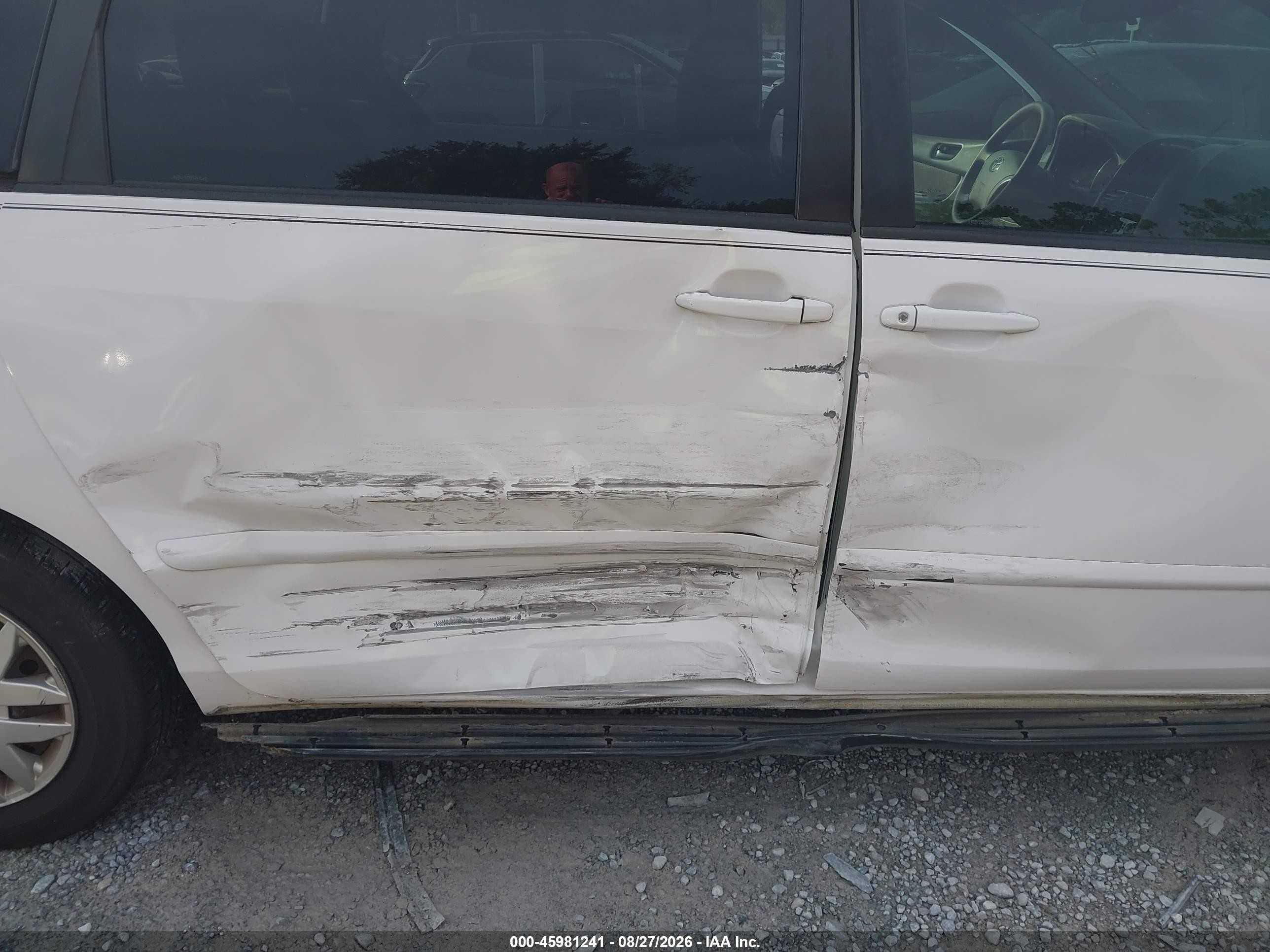 2007 Toyota Sienna Le White vin: 5TDZK23C77S092069
