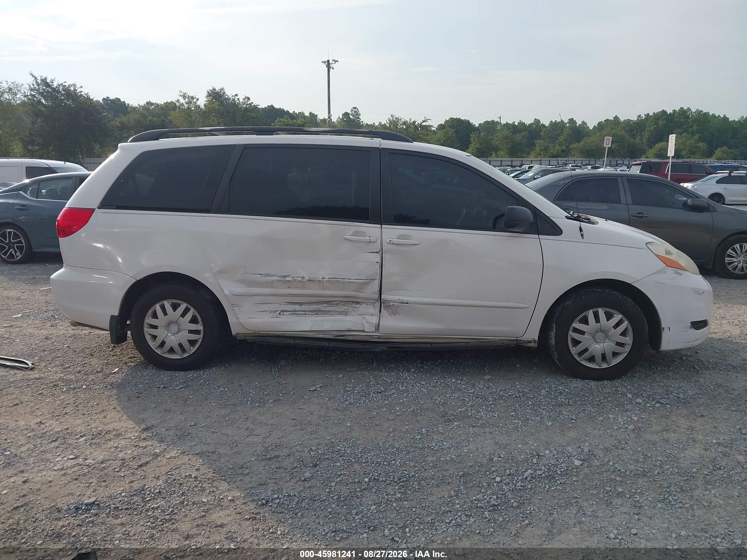 2007 Toyota Sienna Le White vin: 5TDZK23C77S092069