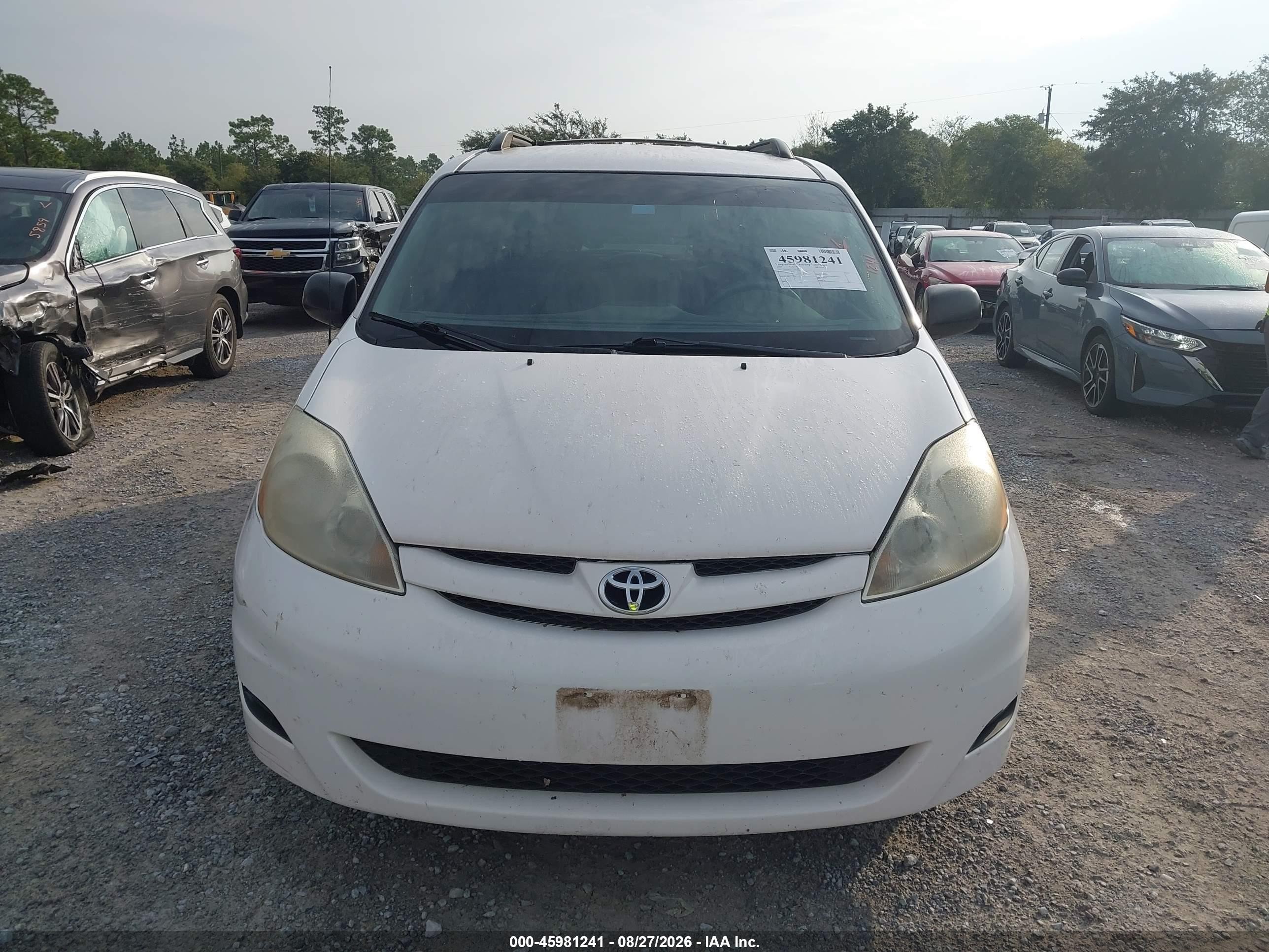 2007 Toyota Sienna Le White vin: 5TDZK23C77S092069