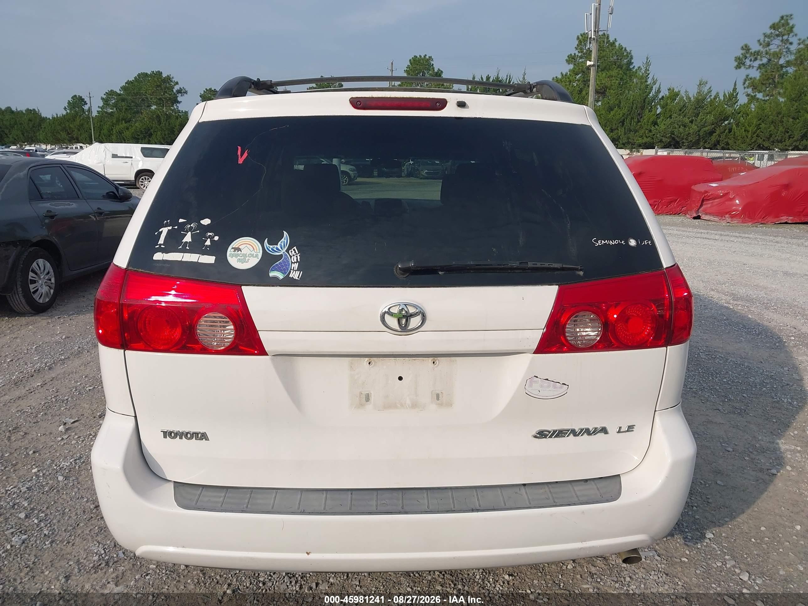 2007 Toyota Sienna Le White vin: 5TDZK23C77S092069