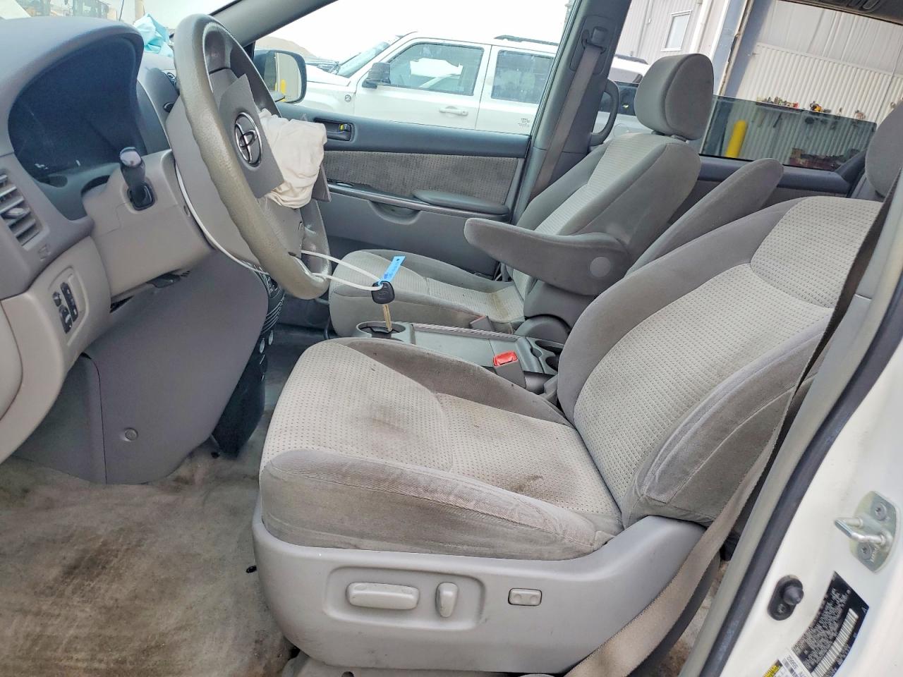2008 Toyota Sienna Le 7-passenger Белый vin: 5TDZK23C78S108479