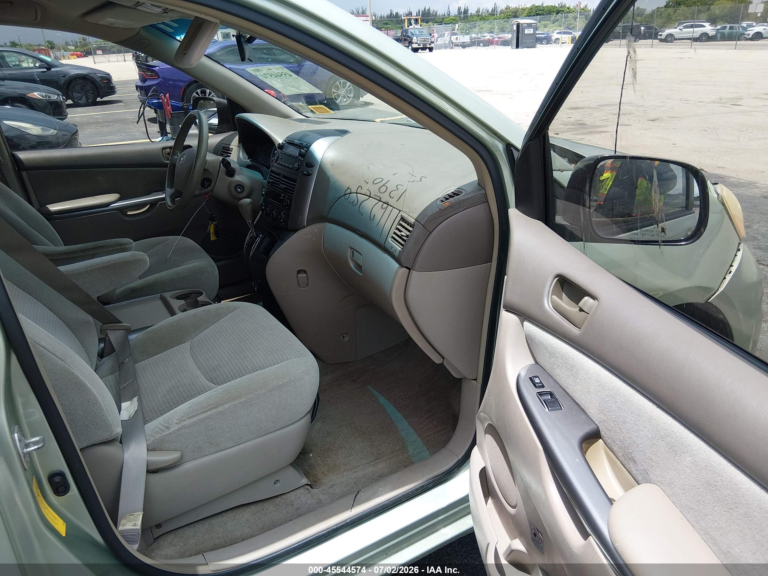 2008 Toyota Sienna Ce Green vin: 5TDZK23C78S139070