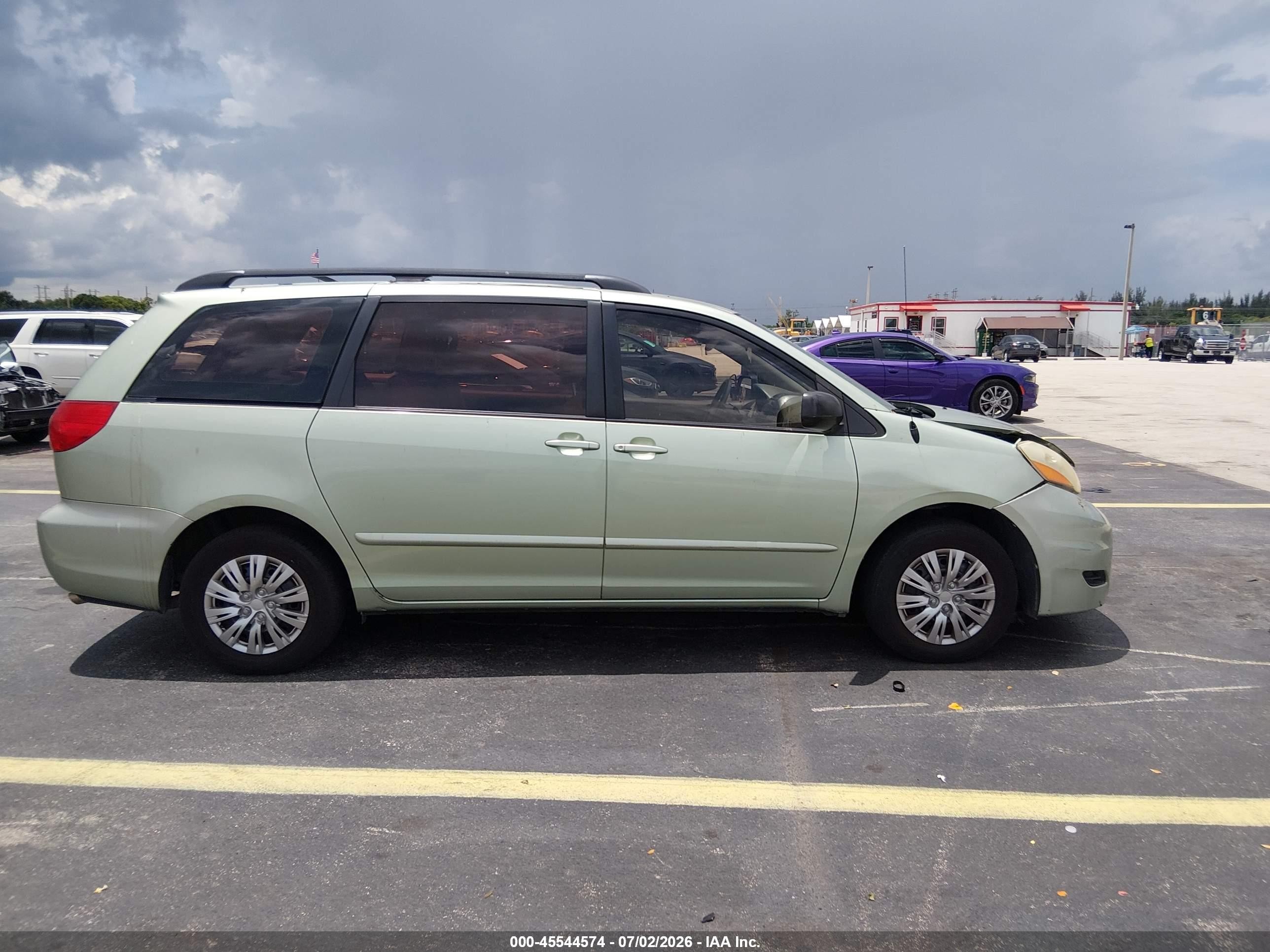 2008 Toyota Sienna Ce Green vin: 5TDZK23C78S139070
