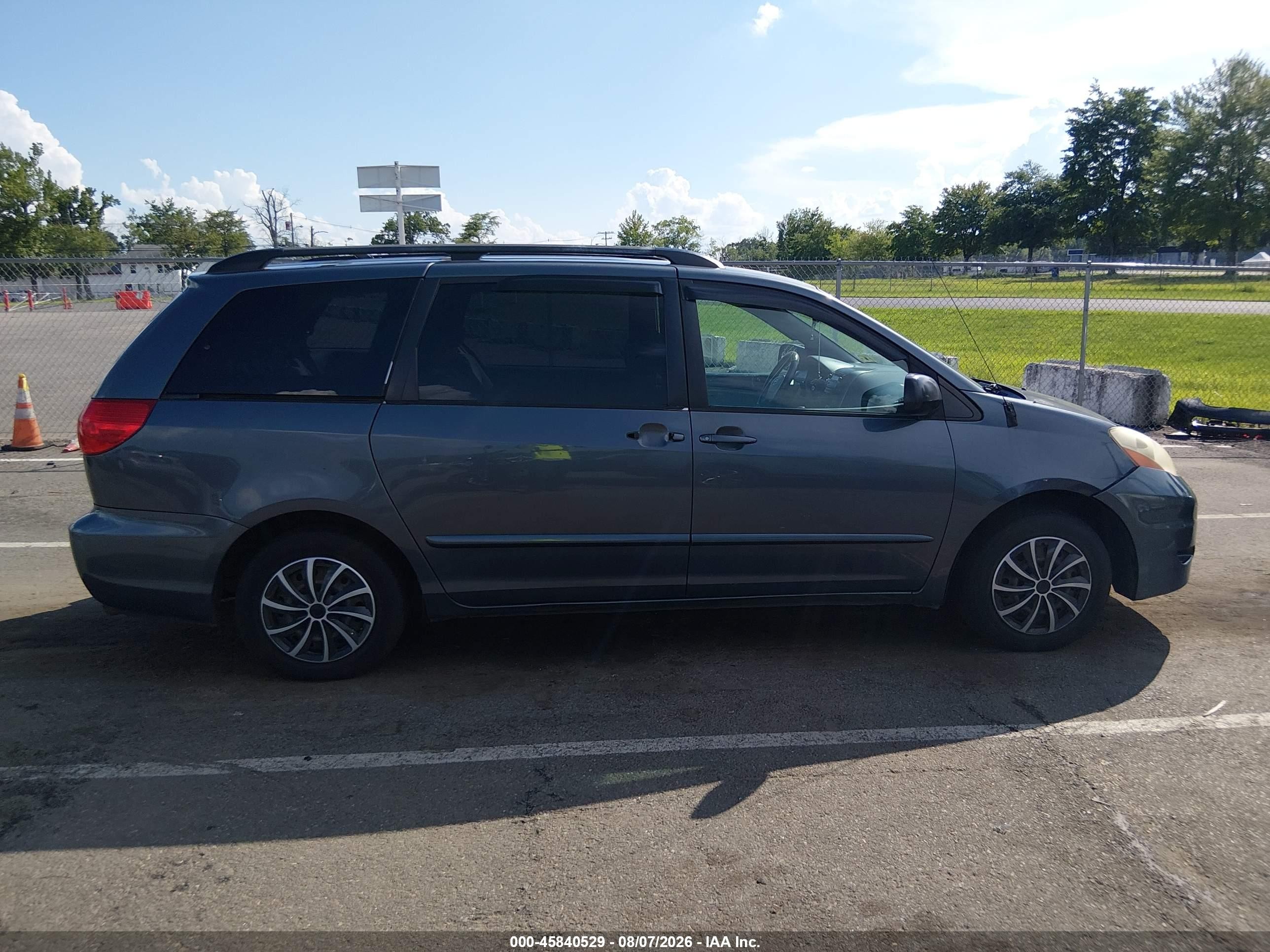 2008 Toyota Sienna Le Blue vin: 5TDZK23C78S156046