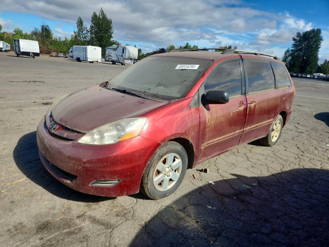 2008 Toyota Sienna Le 8-passenger Red vin: 5TDZK23C78S164101