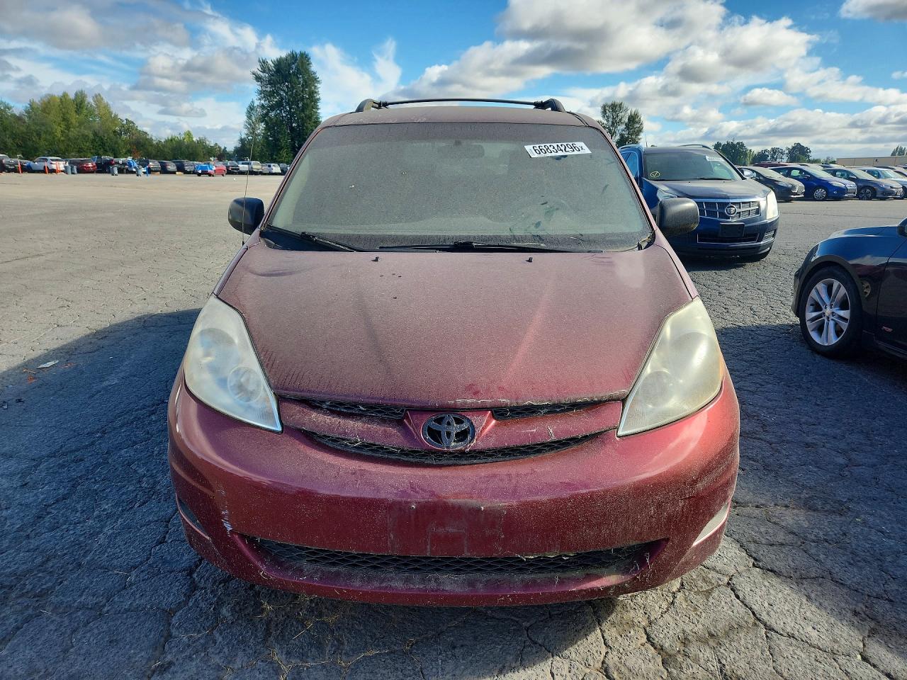 2008 Toyota Sienna Le 8-passenger Red vin: 5TDZK23C78S164101