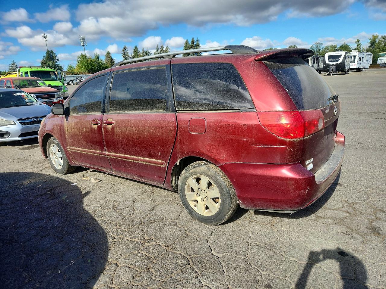 2008 Toyota Sienna Le 8-passenger Red vin: 5TDZK23C78S164101
