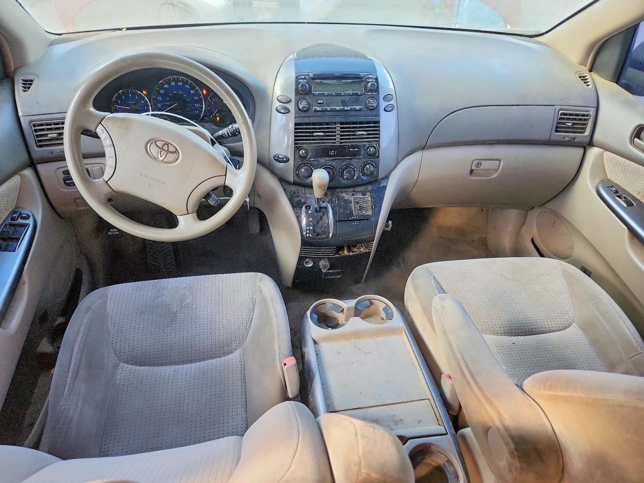 2008 Toyota Sienna Le 8-passenger Red vin: 5TDZK23C78S164101