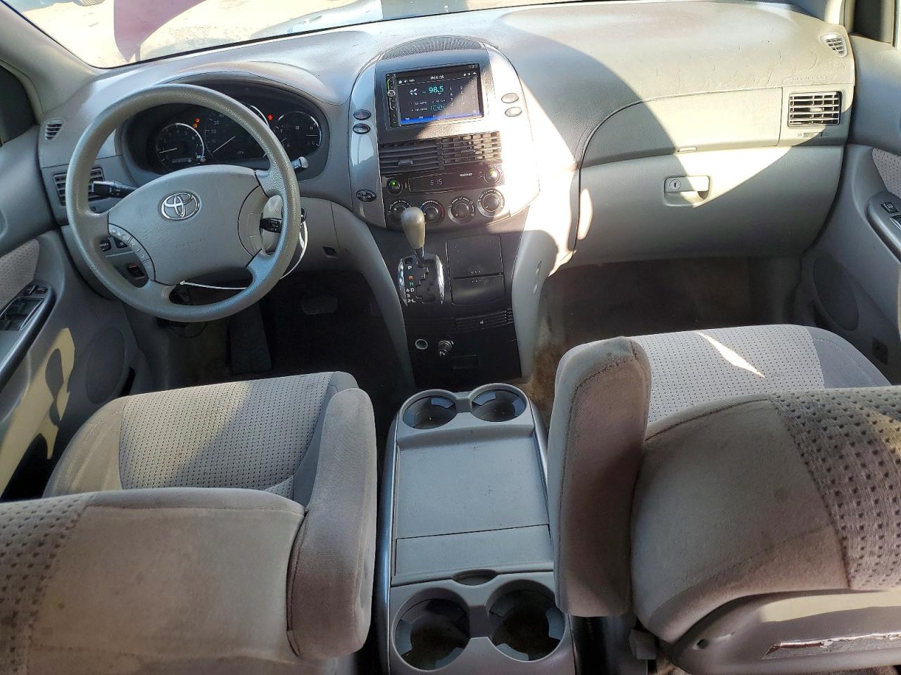 2008 Toyota Sienna Le 8-passenger Red vin: 5TDZK23C78S166351