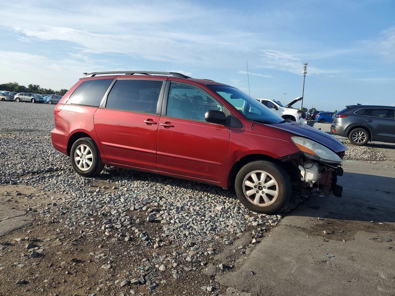 2008 Toyota Sienna Le 8-passenger Red vin: 5TDZK23C78S166351