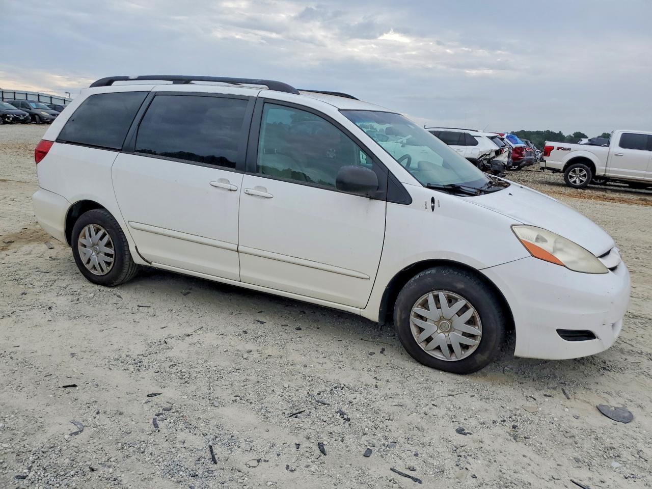 2008 Toyota Sienna White vin: 5TDZK23C78S196904