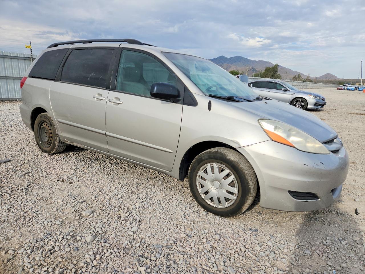 2008 Toyota Sienna Le 7-passenger Gold vin: 5TDZK23C78S204984
