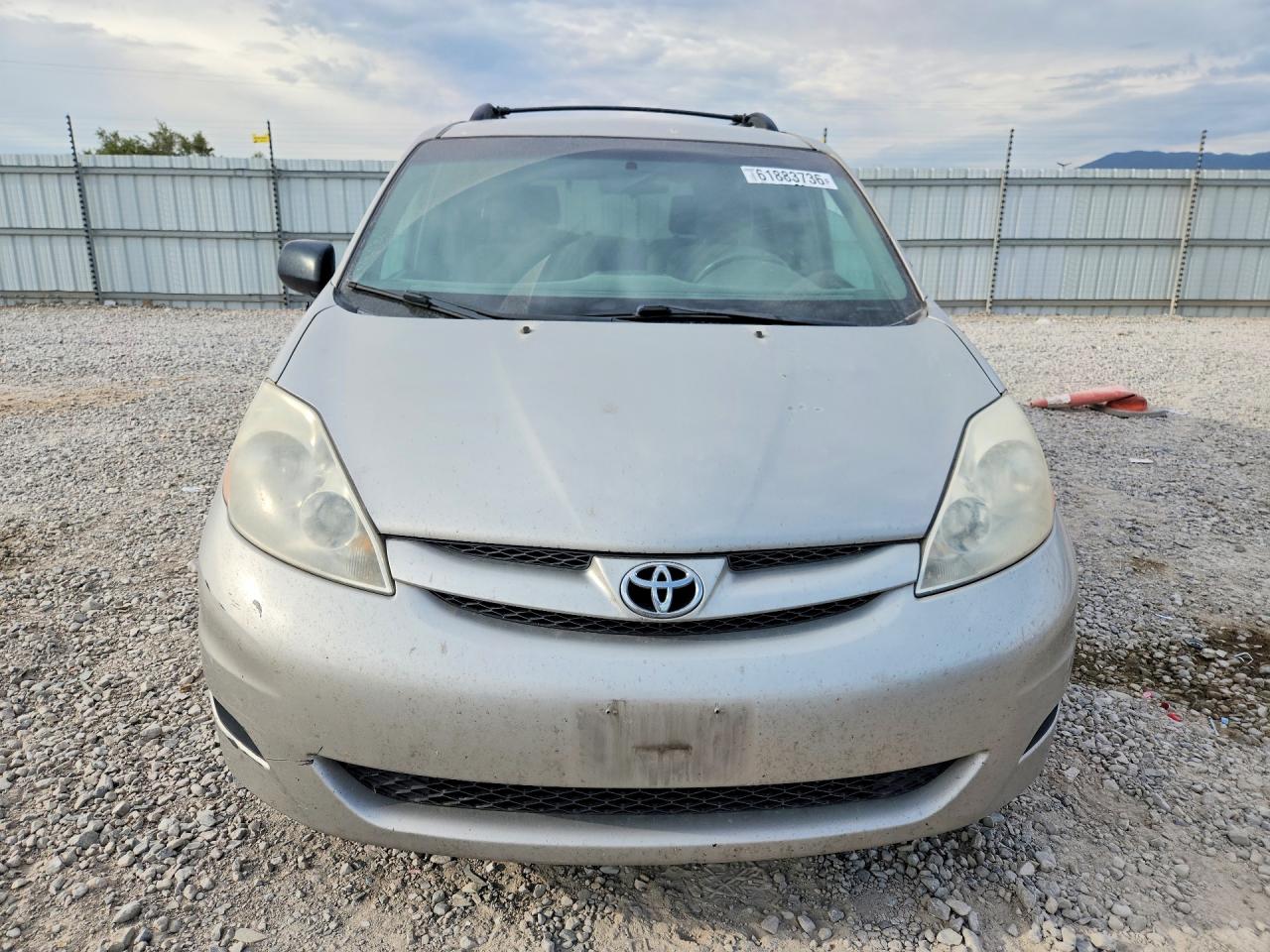 2008 Toyota Sienna Le 7-passenger Gold vin: 5TDZK23C78S204984