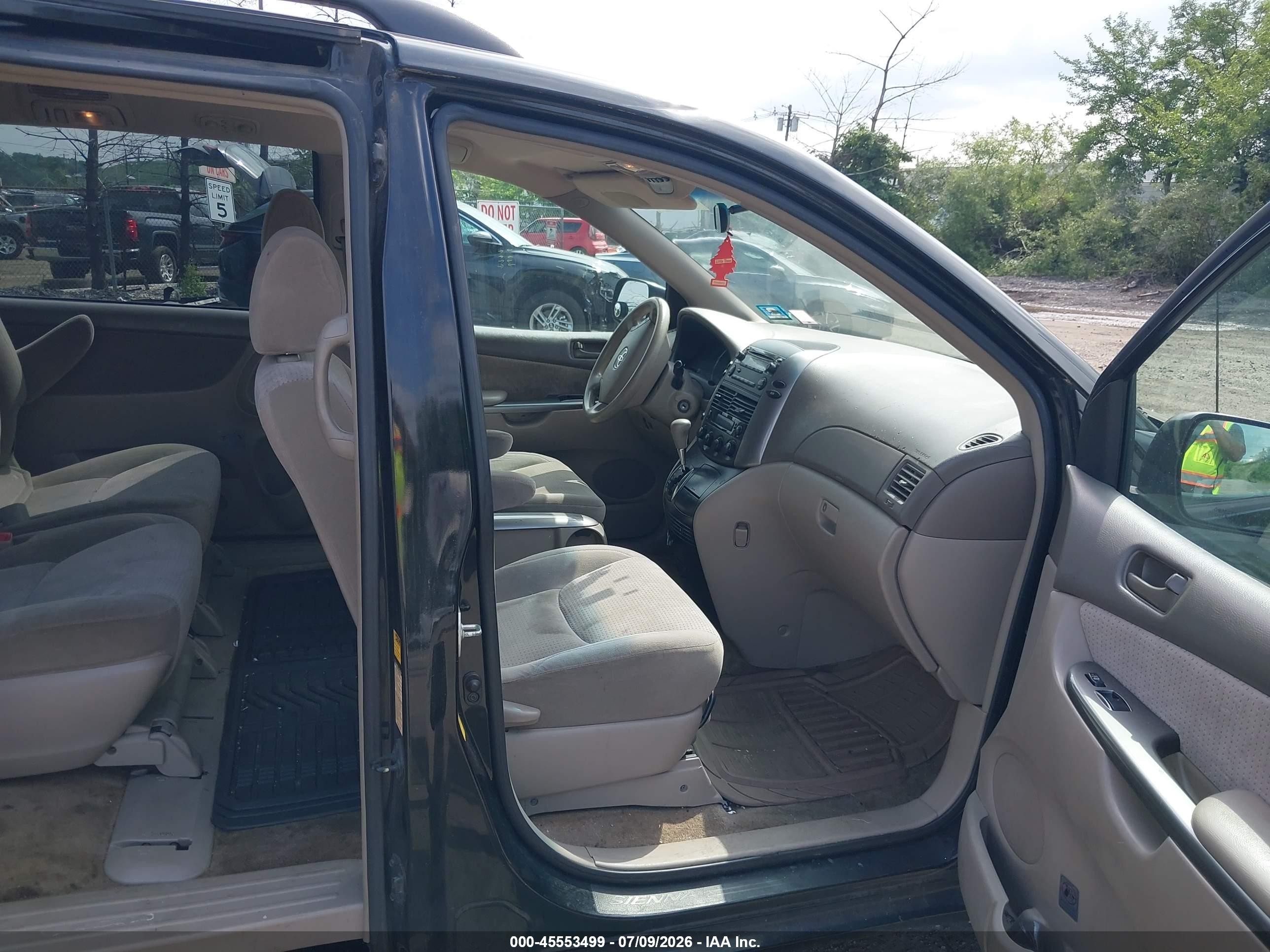 2008 Toyota Sienna Le Black vin: 5TDZK23C78S205651