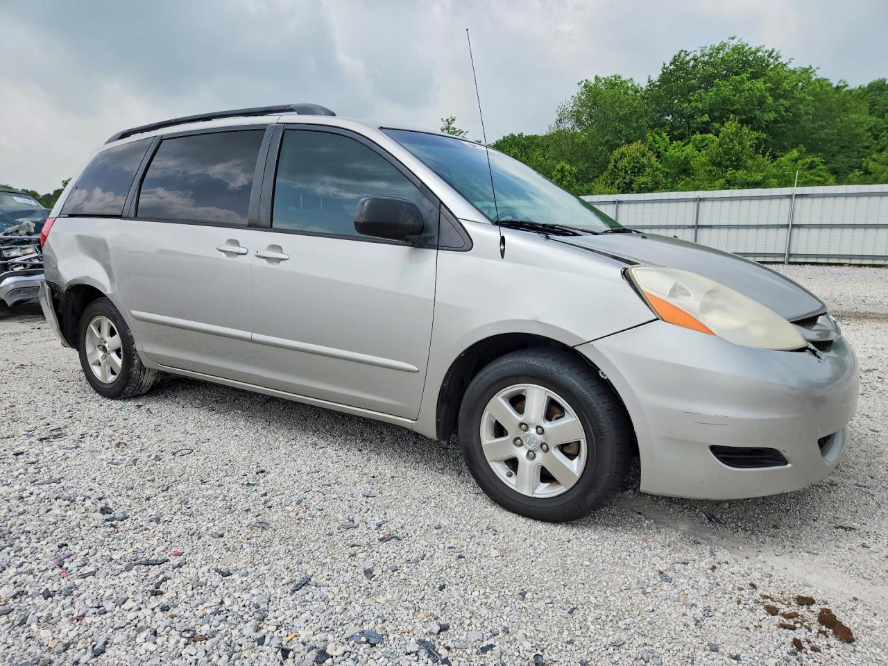 2008 Toyota Sienna Silver vin: 5TDZK23C78S212518