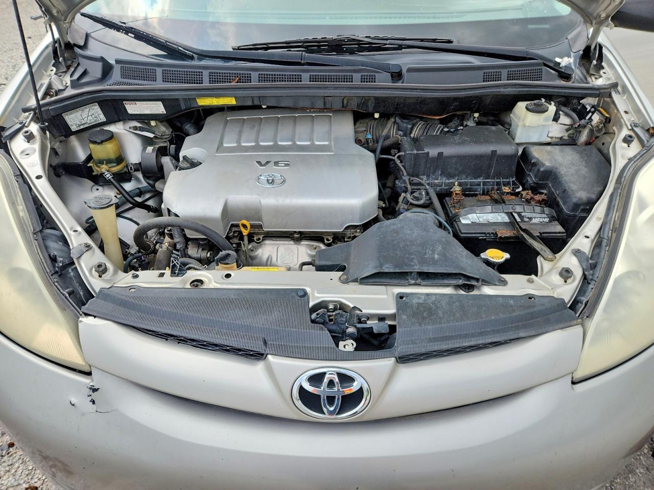 2008 Toyota Sienna Silver vin: 5TDZK23C78S212518