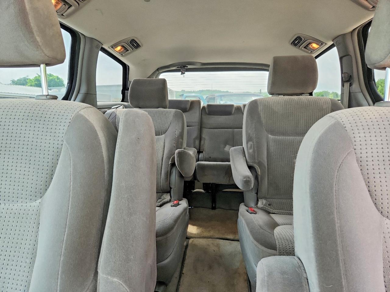 2008 Toyota Sienna Silver vin: 5TDZK23C78S212518