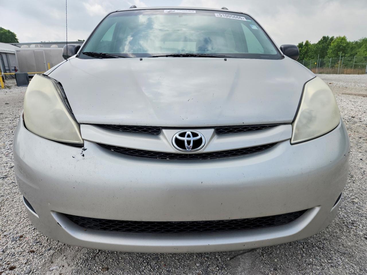 2008 Toyota Sienna Silver vin: 5TDZK23C78S212518