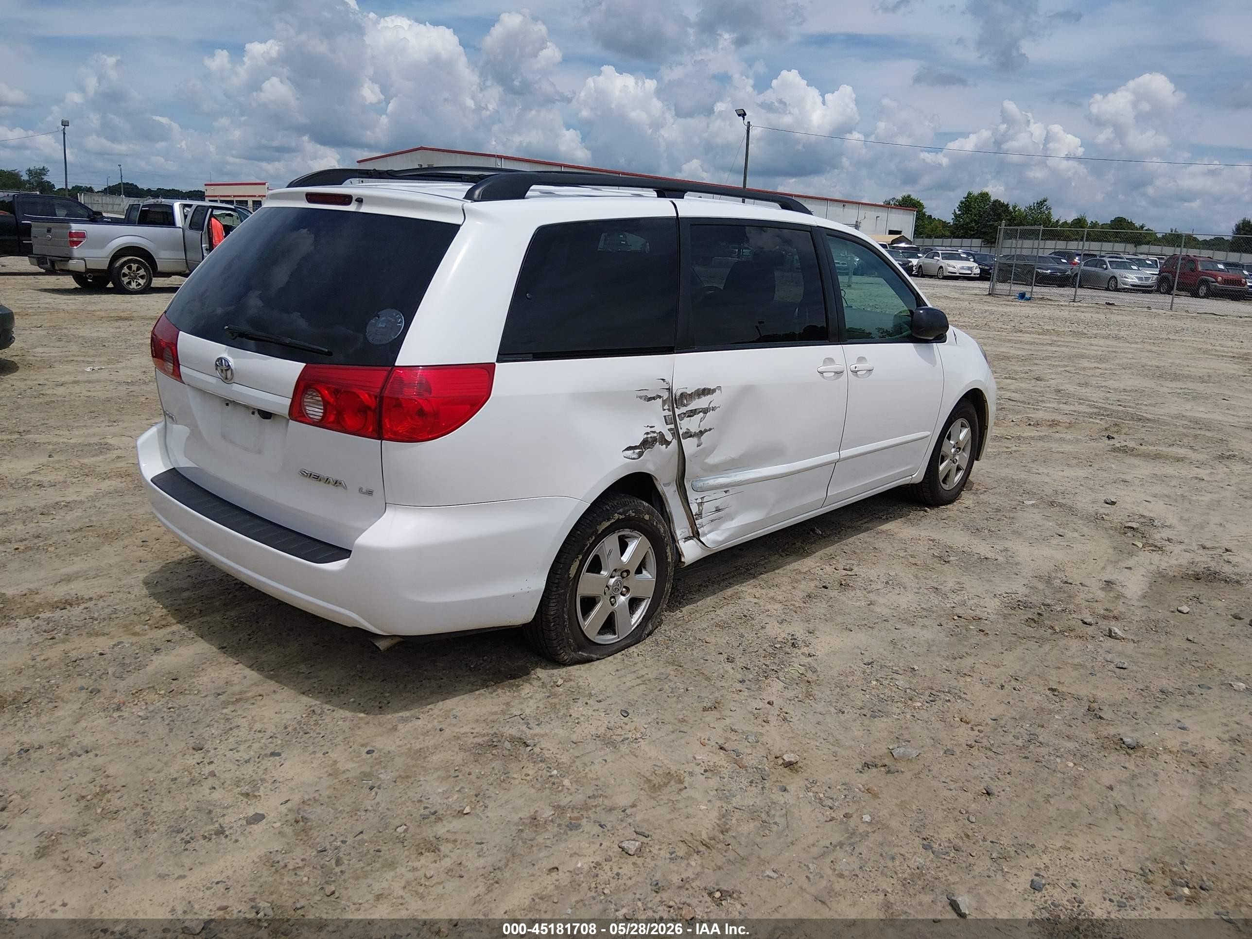 2009 Toyota Sienna Le White vin: 5TDZK23C79S232740
