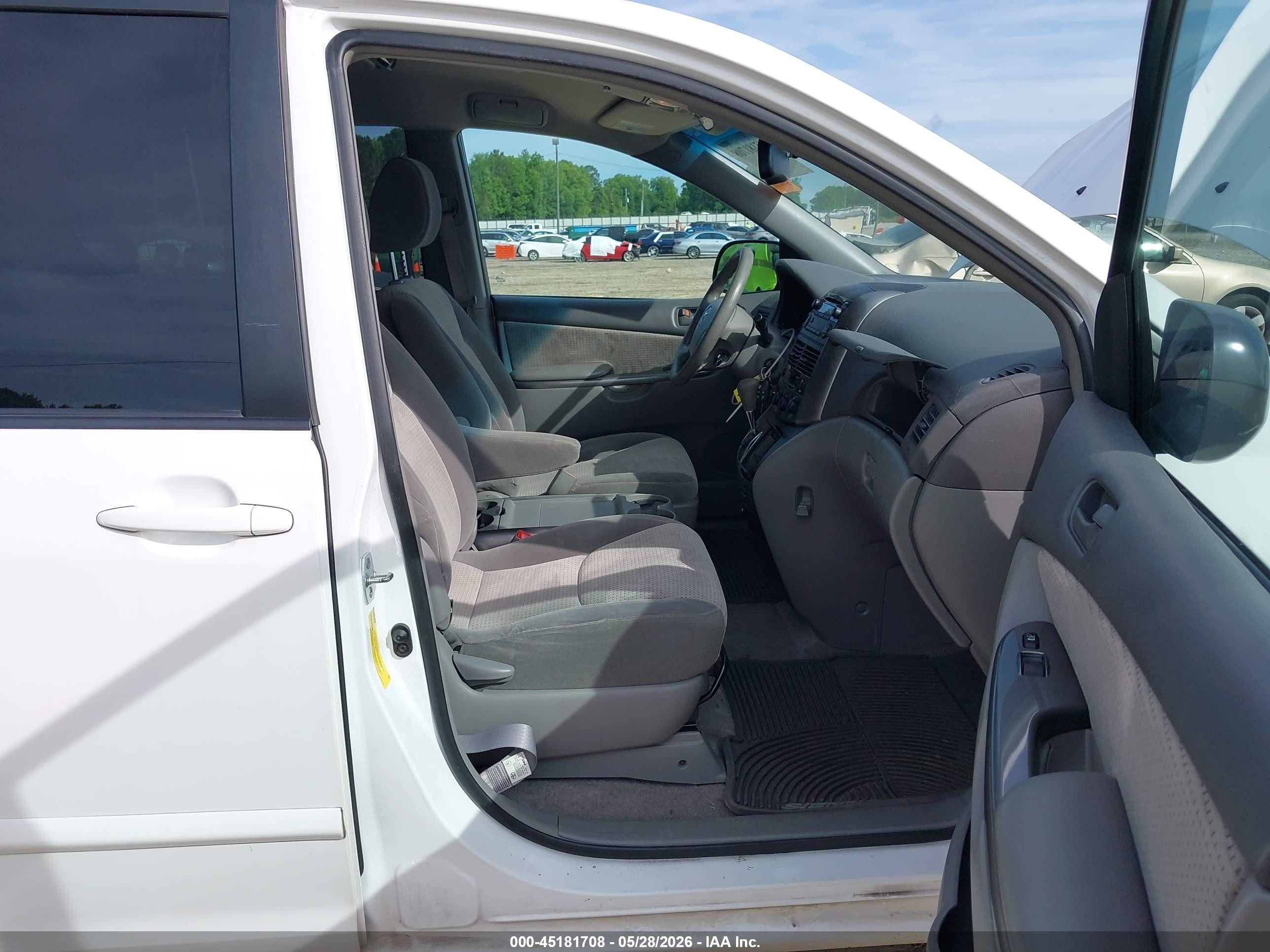 2009 Toyota Sienna Le White vin: 5TDZK23C79S232740