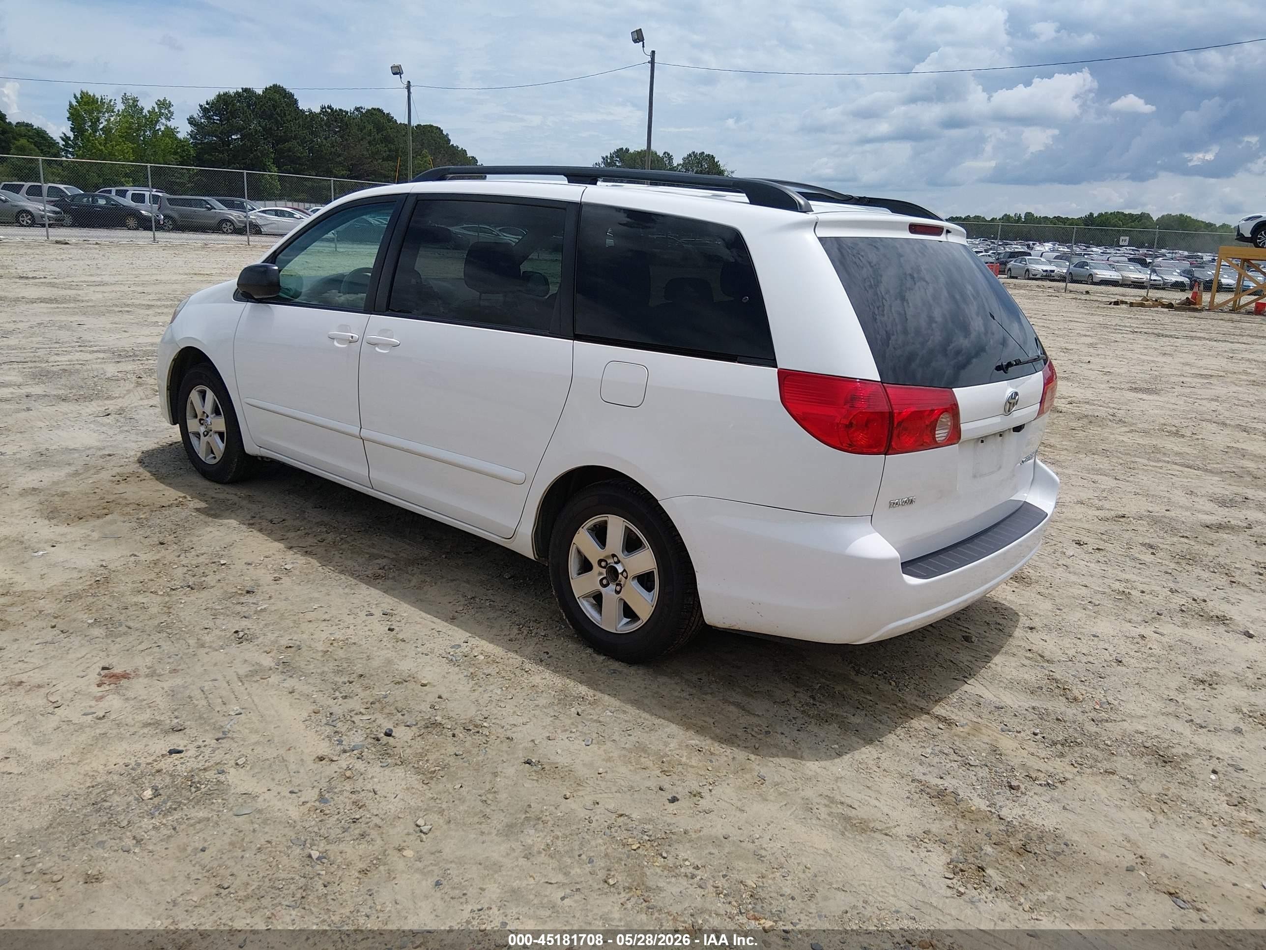 2009 Toyota Sienna Le White vin: 5TDZK23C79S232740