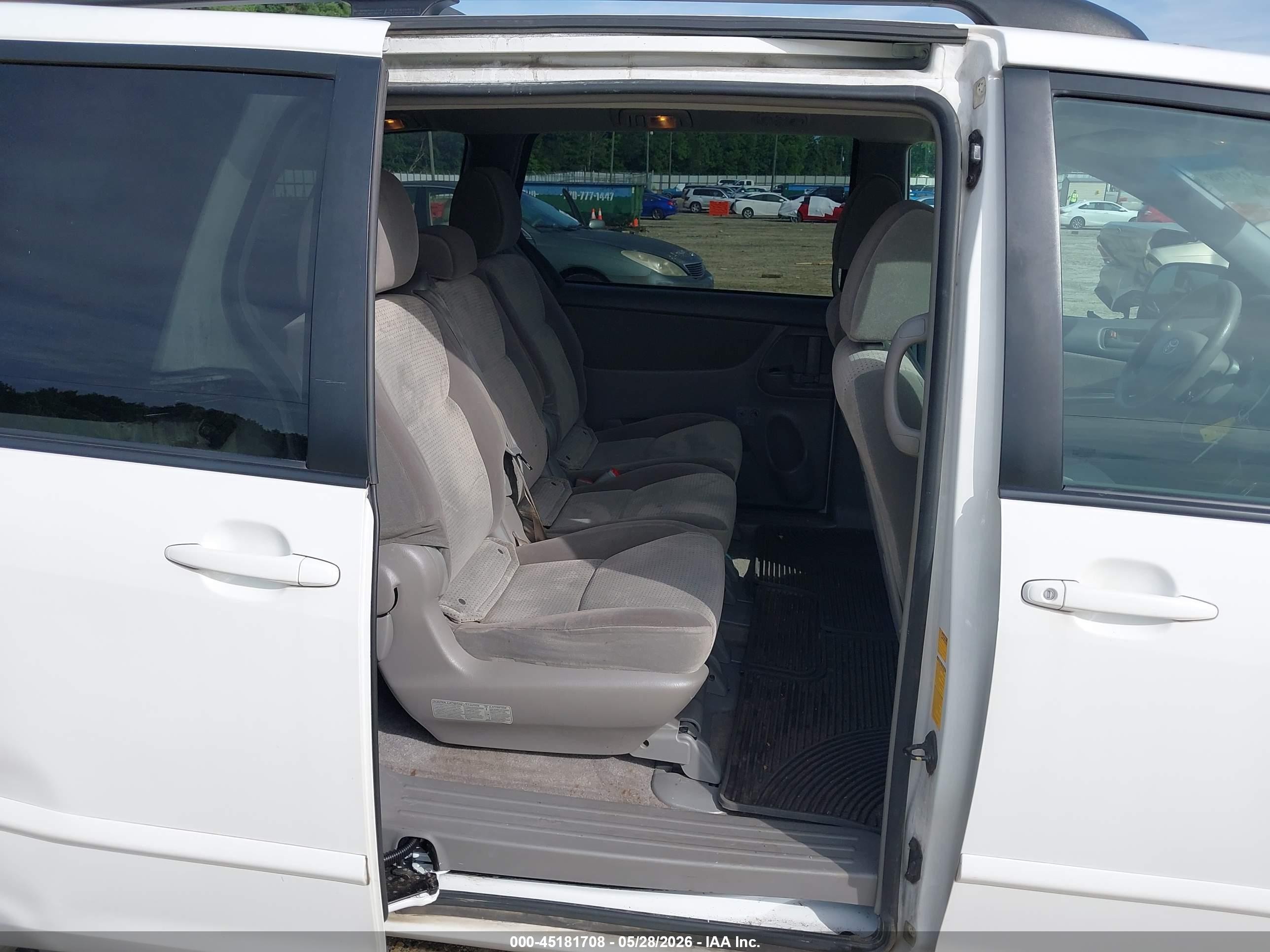 2009 Toyota Sienna Le White vin: 5TDZK23C79S232740