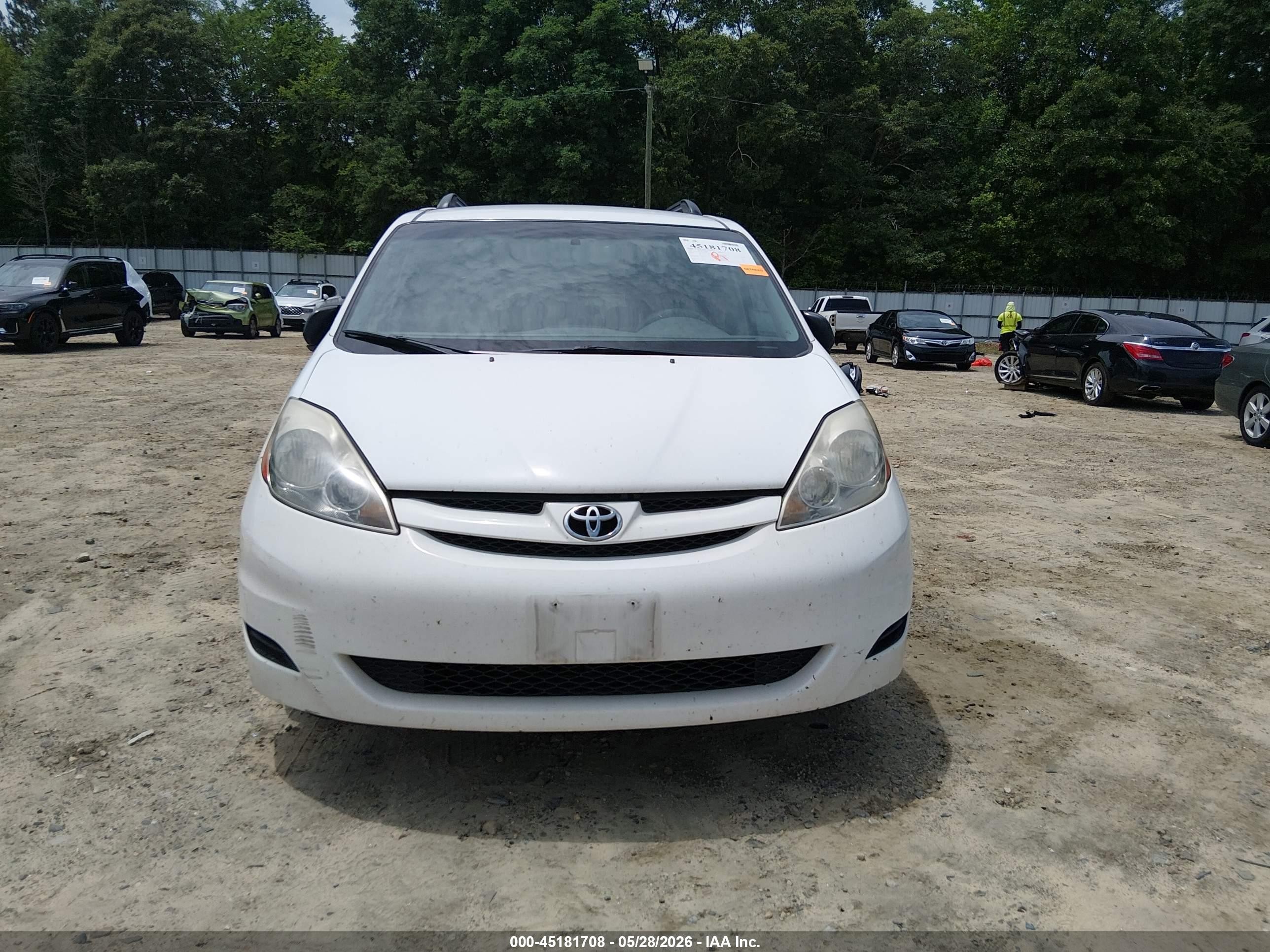 2009 Toyota Sienna Le White vin: 5TDZK23C79S232740