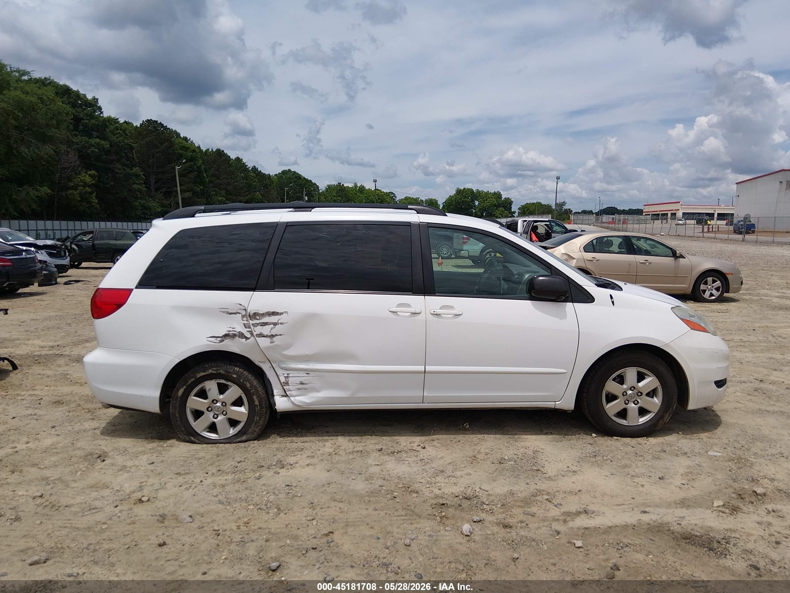 2009 Toyota Sienna Le White vin: 5TDZK23C79S232740