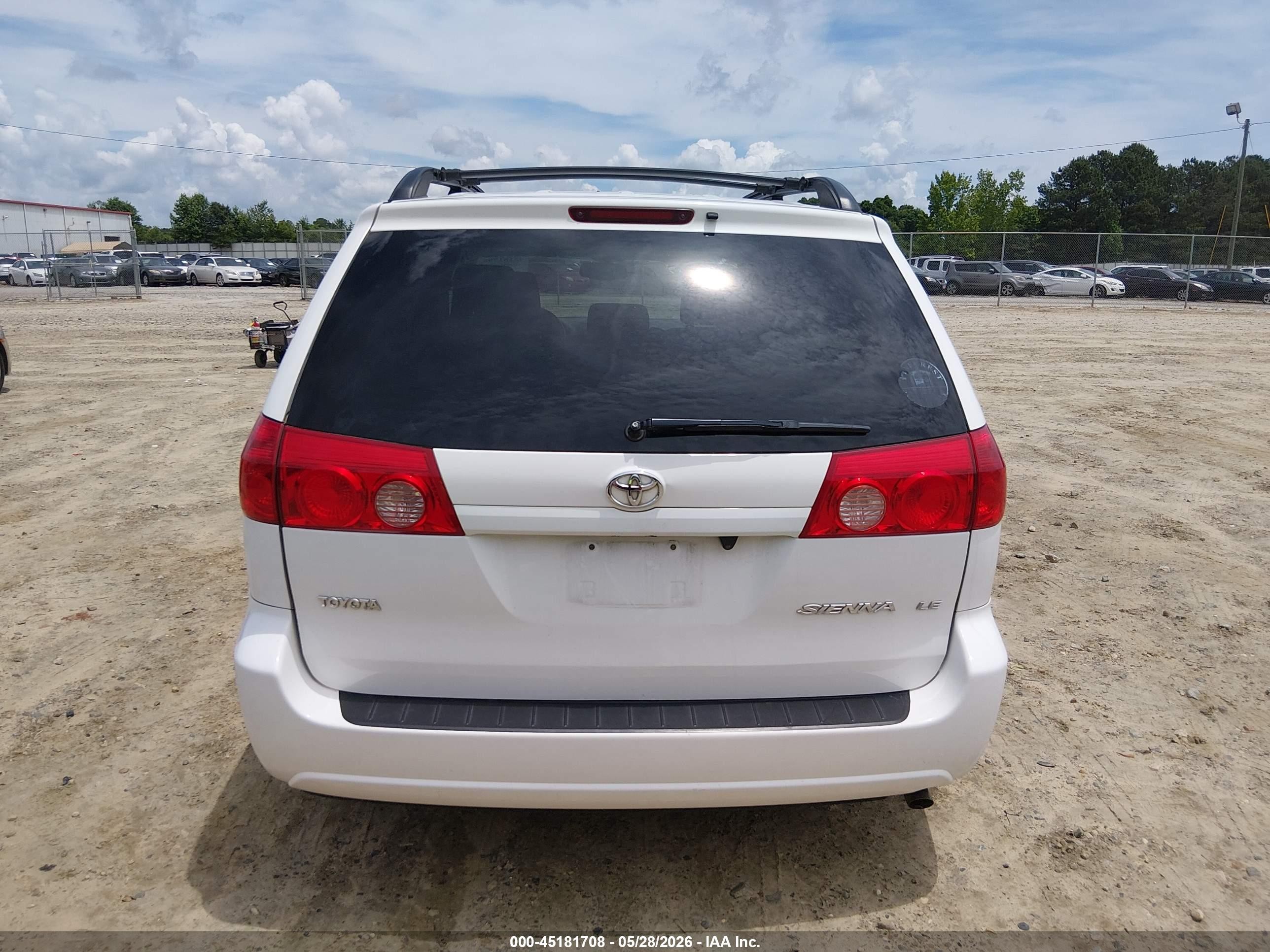 2009 Toyota Sienna Le White vin: 5TDZK23C79S232740