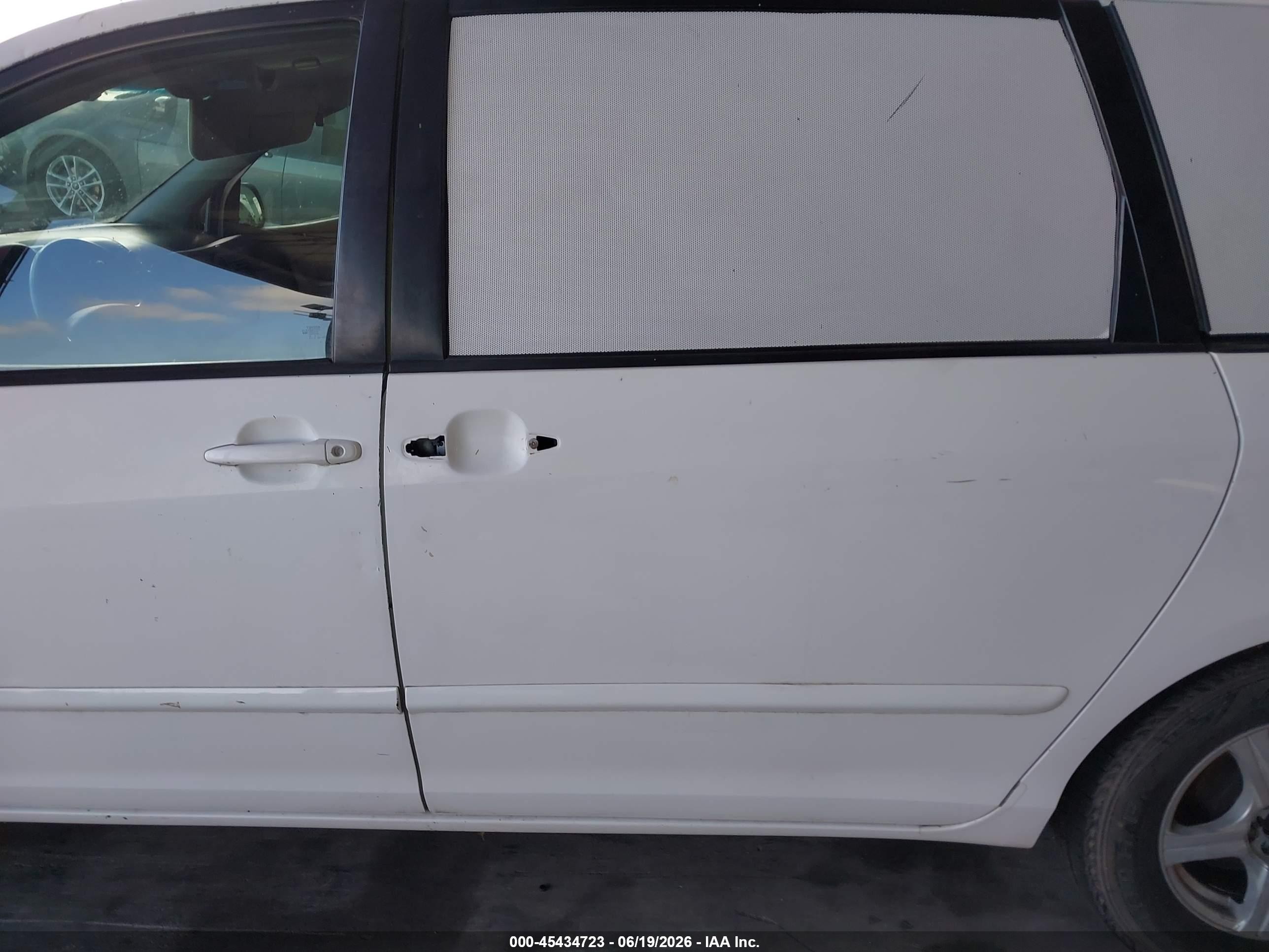 2009 Toyota Sienna Le White vin: 5TDZK23C79S243446