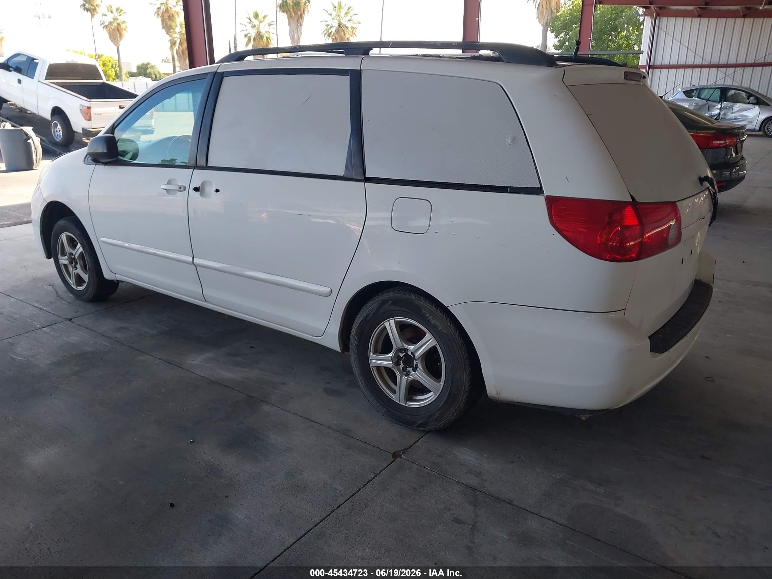 2009 Toyota Sienna Le White vin: 5TDZK23C79S243446