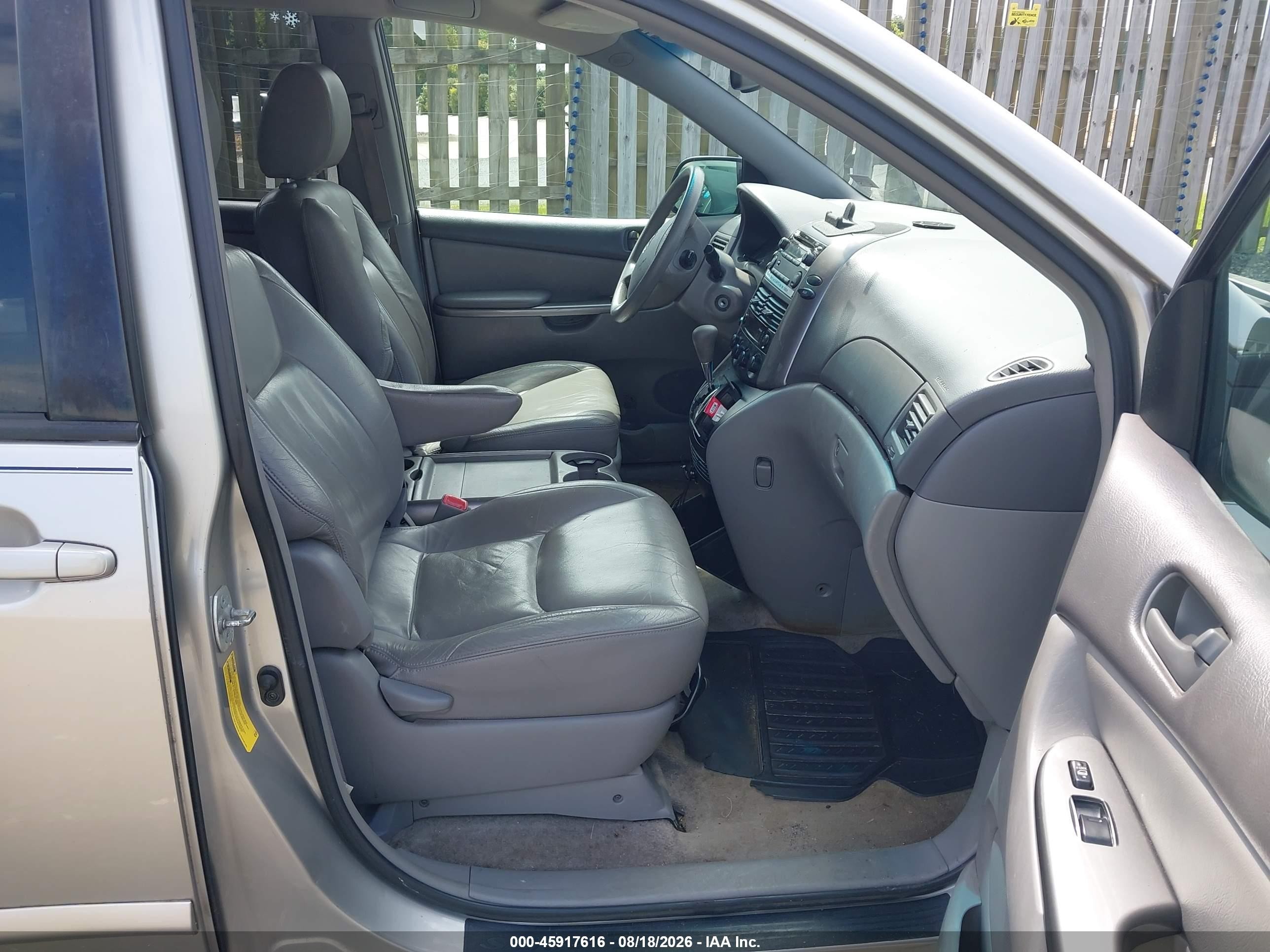 2009 Toyota Sienna Le Серебряный vin: 5TDZK23C79S264992