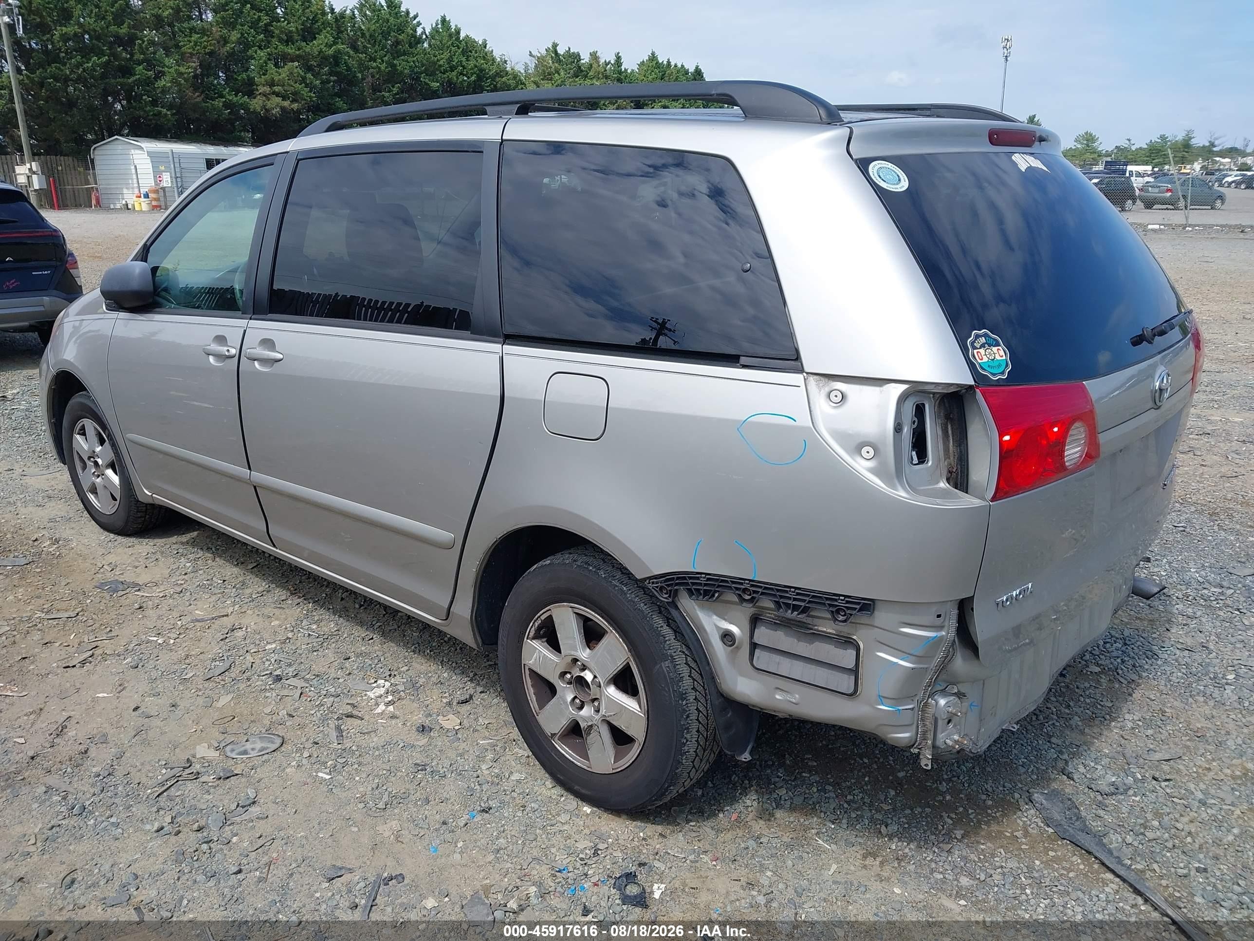2009 Toyota Sienna Le Серебряный vin: 5TDZK23C79S264992