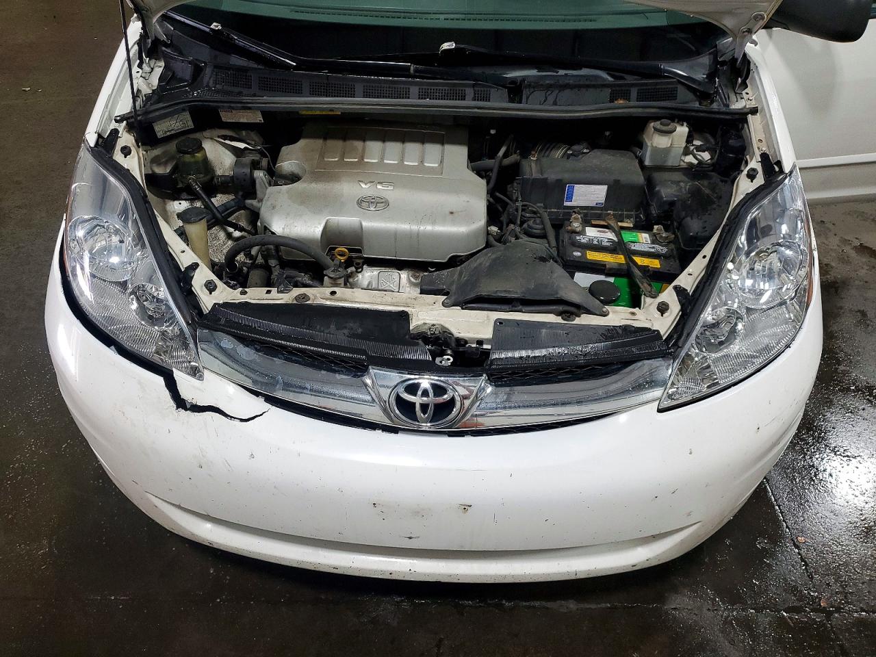 2009 Toyota Sienna Le 8-passenger White vin: 5TDZK23C79S266564