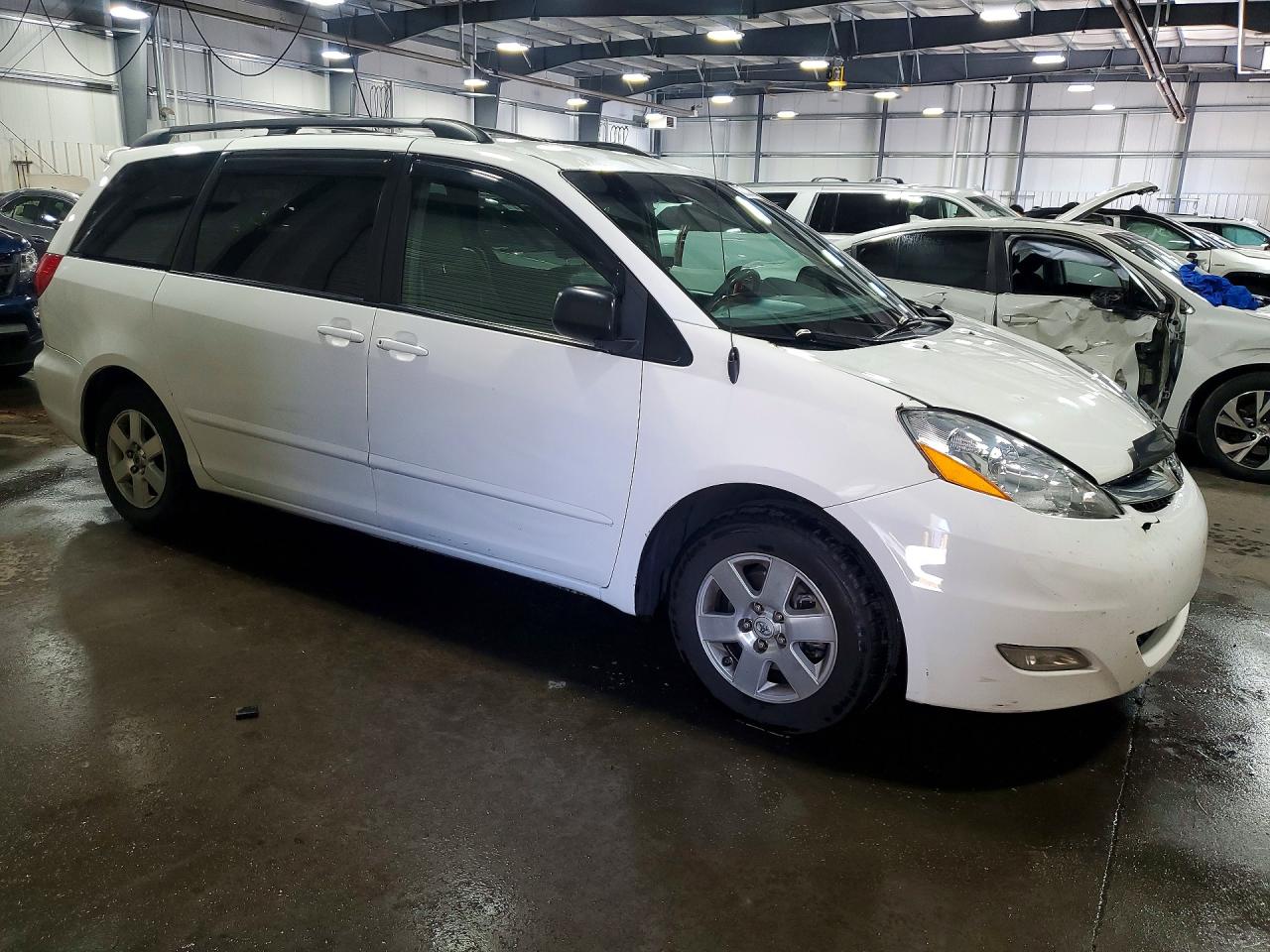 2009 Toyota Sienna Le 8-passenger White vin: 5TDZK23C79S266564