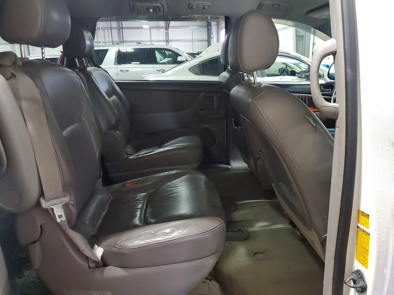 2009 Toyota Sienna Le 8-passenger White vin: 5TDZK23C79S266564