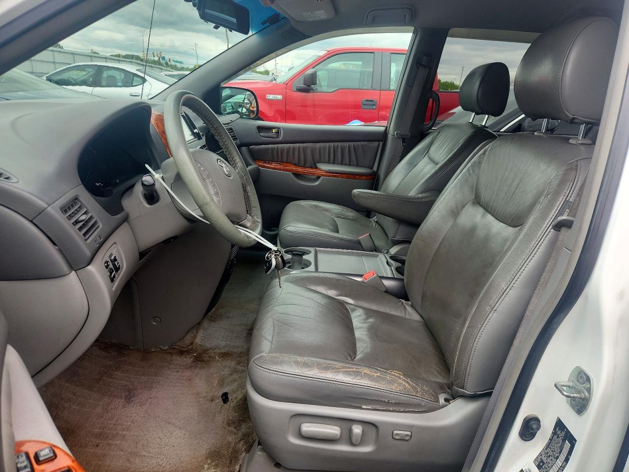 2009 Toyota Sienna Le 8-passenger White vin: 5TDZK23C79S266564