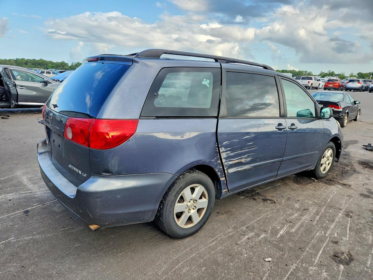 2009 Toyota Sienna Le 8-passenger Gray vin: 5TDZK23C79S267651