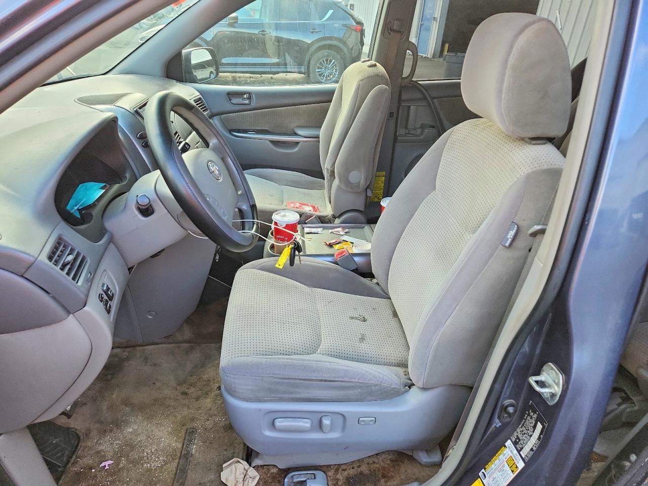 2009 Toyota Sienna Le 8-passenger Gray vin: 5TDZK23C79S267651