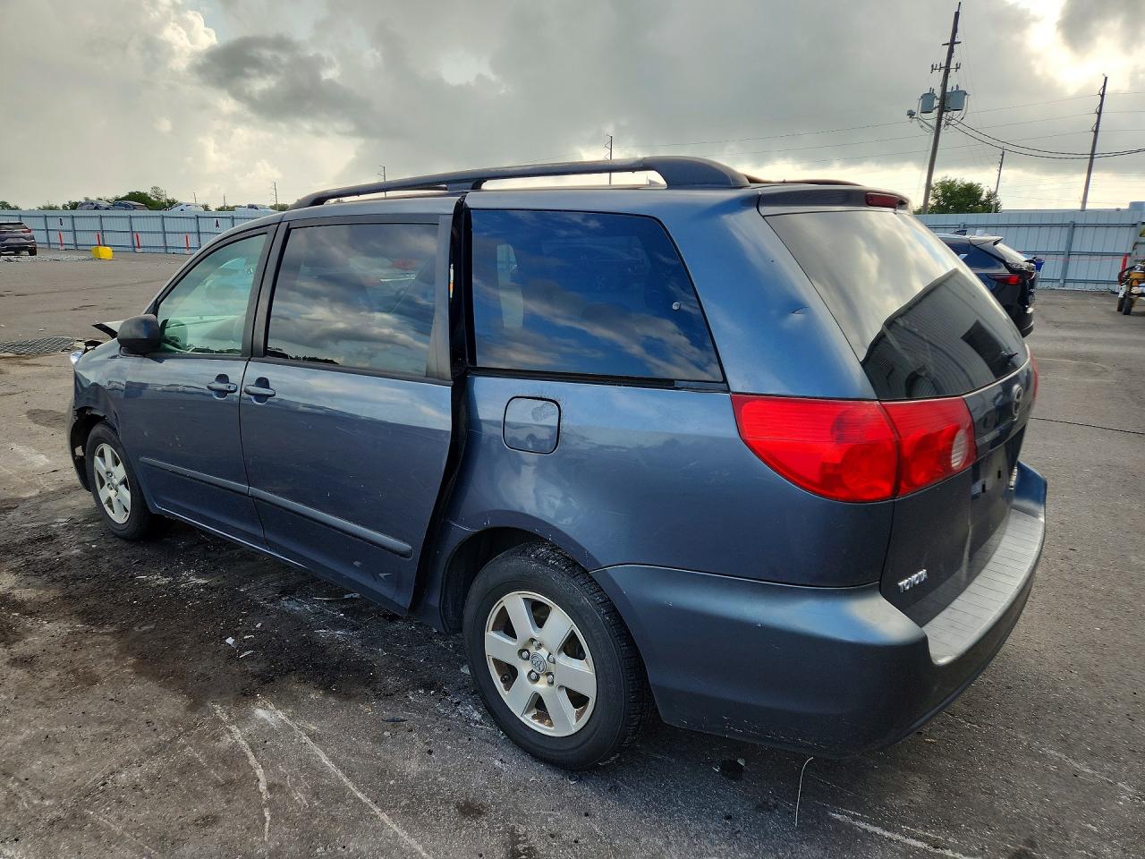 2009 Toyota Sienna Le 8-passenger Gray vin: 5TDZK23C79S267651