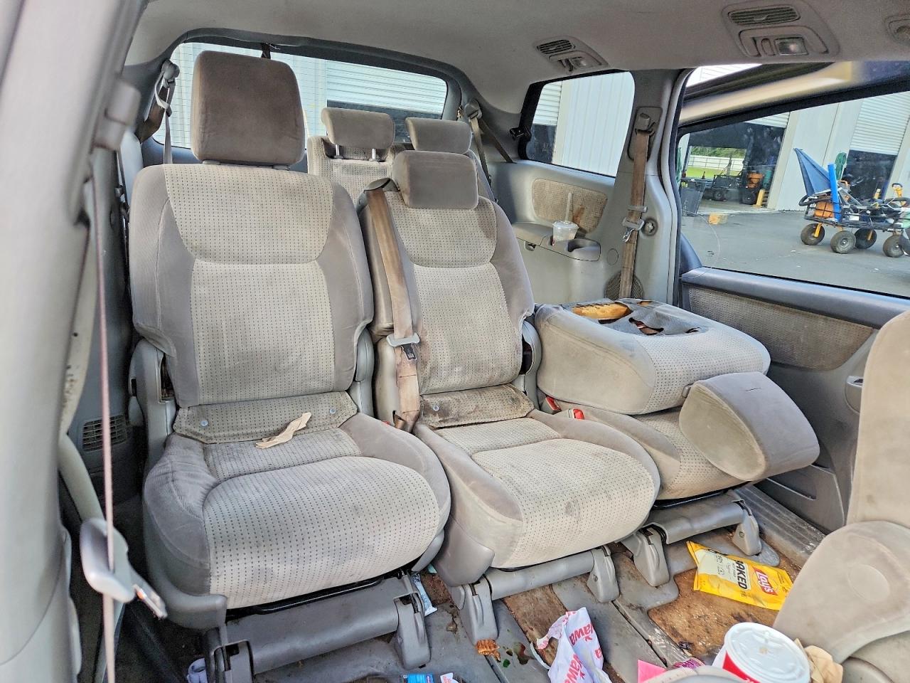 2009 Toyota Sienna Le 8-passenger Gray vin: 5TDZK23C79S267651