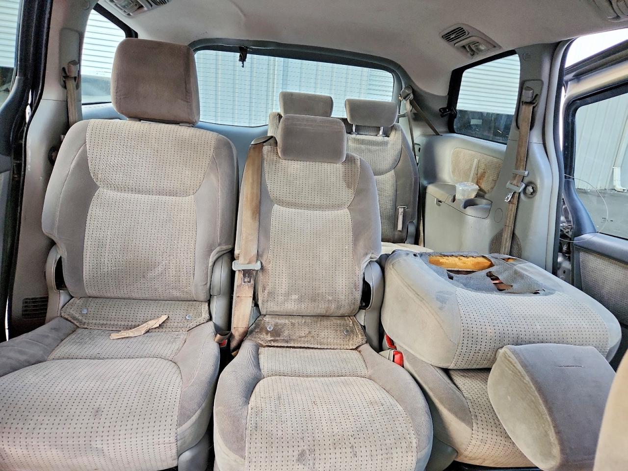 2009 Toyota Sienna Le 8-passenger Gray vin: 5TDZK23C79S267651