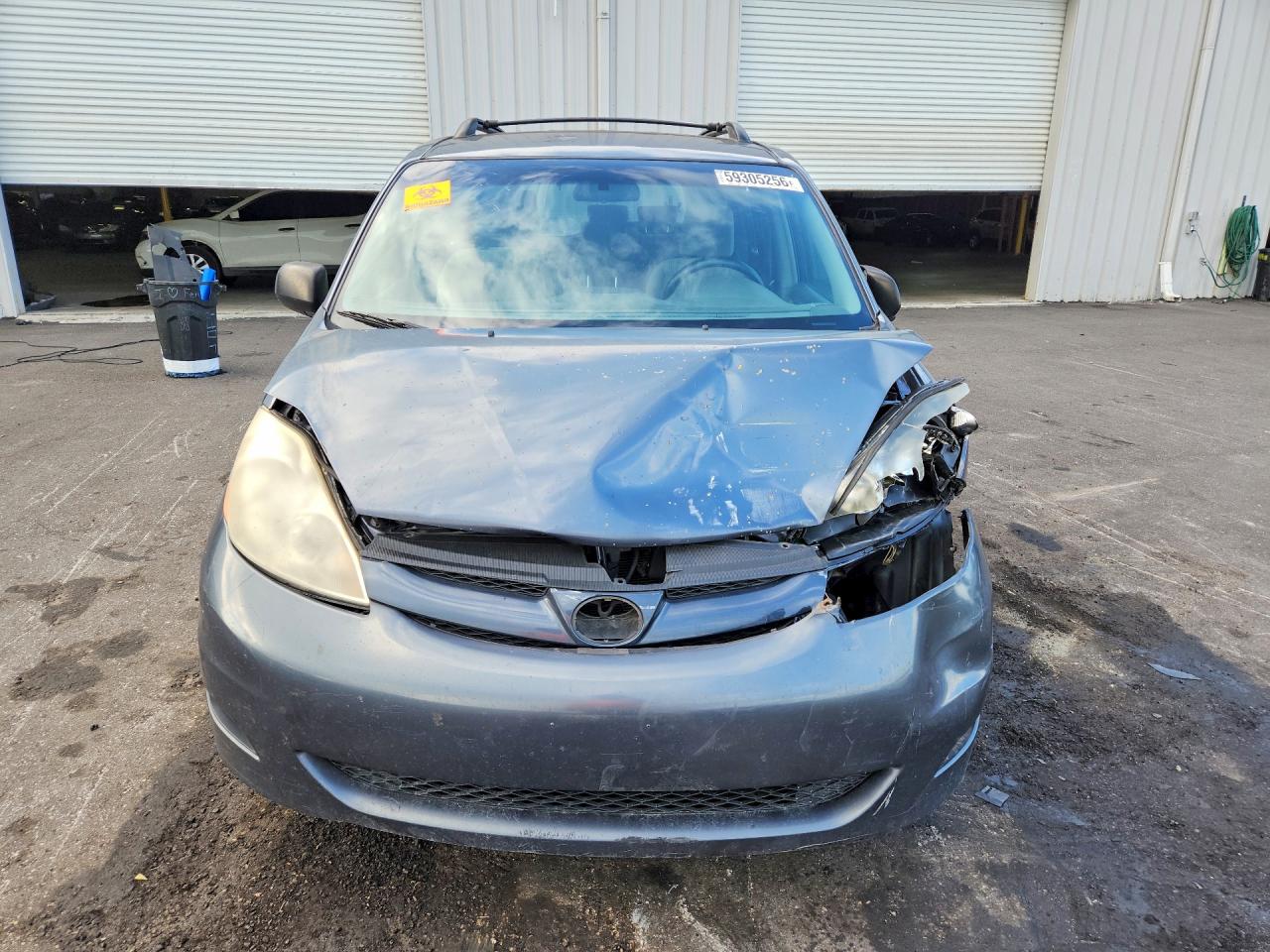 2009 Toyota Sienna Le 8-passenger Gray vin: 5TDZK23C79S267651