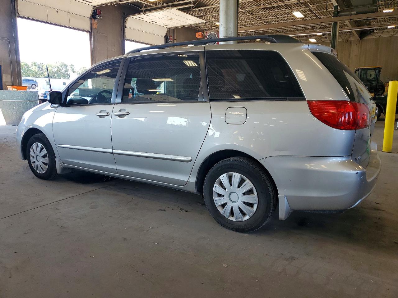 2009 Toyota Sienna Ce 7-passenger Silver vin: 5TDZK23C79S282179