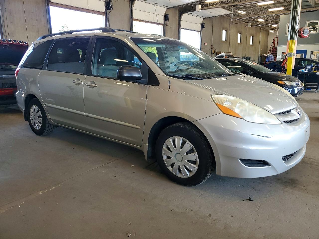 2009 Toyota Sienna Ce 7-passenger Silver vin: 5TDZK23C79S282179