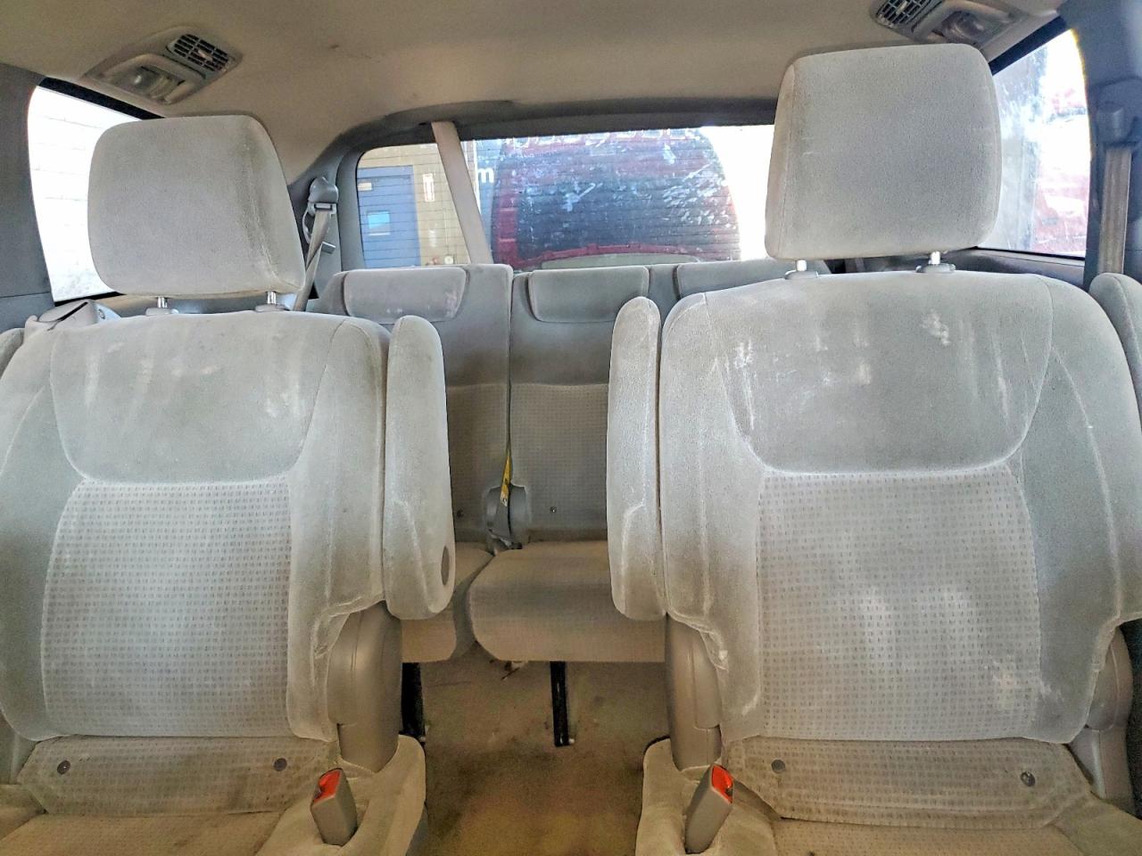 2009 Toyota Sienna Ce 7-passenger Silver vin: 5TDZK23C79S282179