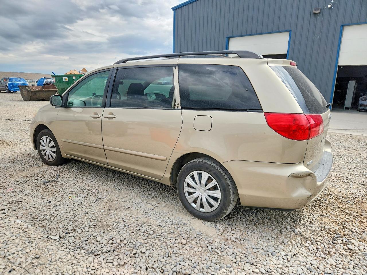 2009 Toyota Sienna Le 7-passenger Gold vin: 5TDZK23C79S283333