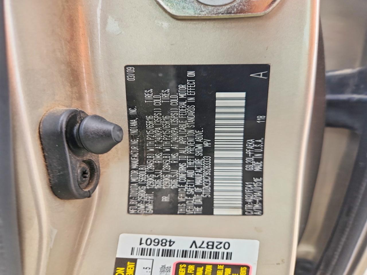 2009 Toyota Sienna Le 7-passenger Gold vin: 5TDZK23C79S283333