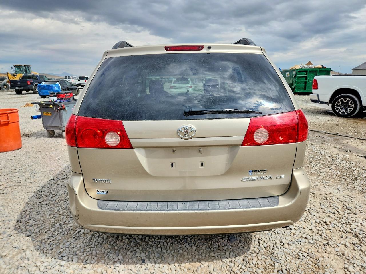 2009 Toyota Sienna Le 7-passenger Gold vin: 5TDZK23C79S283333