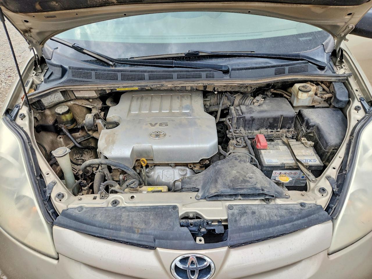 2009 Toyota Sienna Le 7-passenger Gold vin: 5TDZK23C79S283333